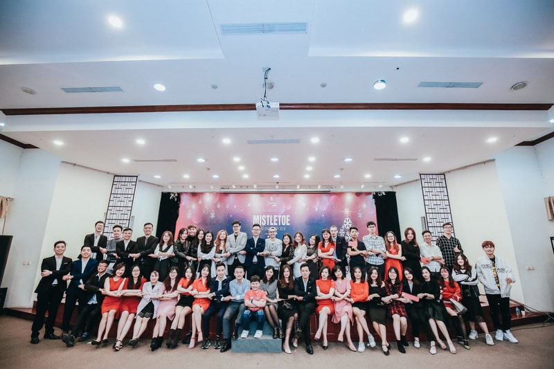 YEAR-END PARTY “MISTLETOE”