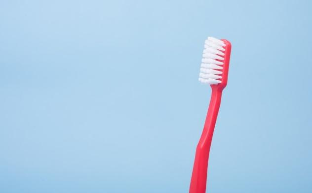 các đồ vật trong phòng tắm bằng Tiếng Anh: toothbrush