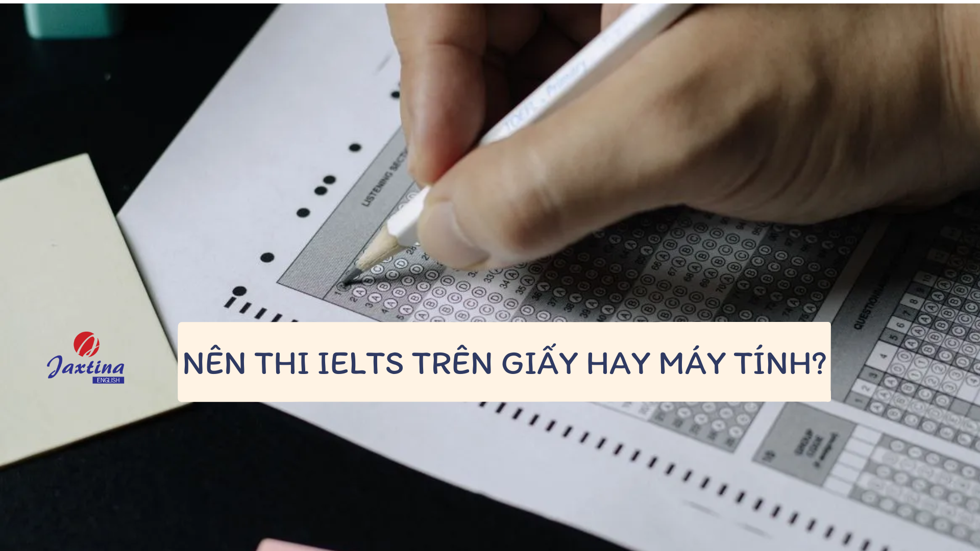 Nen thi IELTS tren giay hay tren may tinh